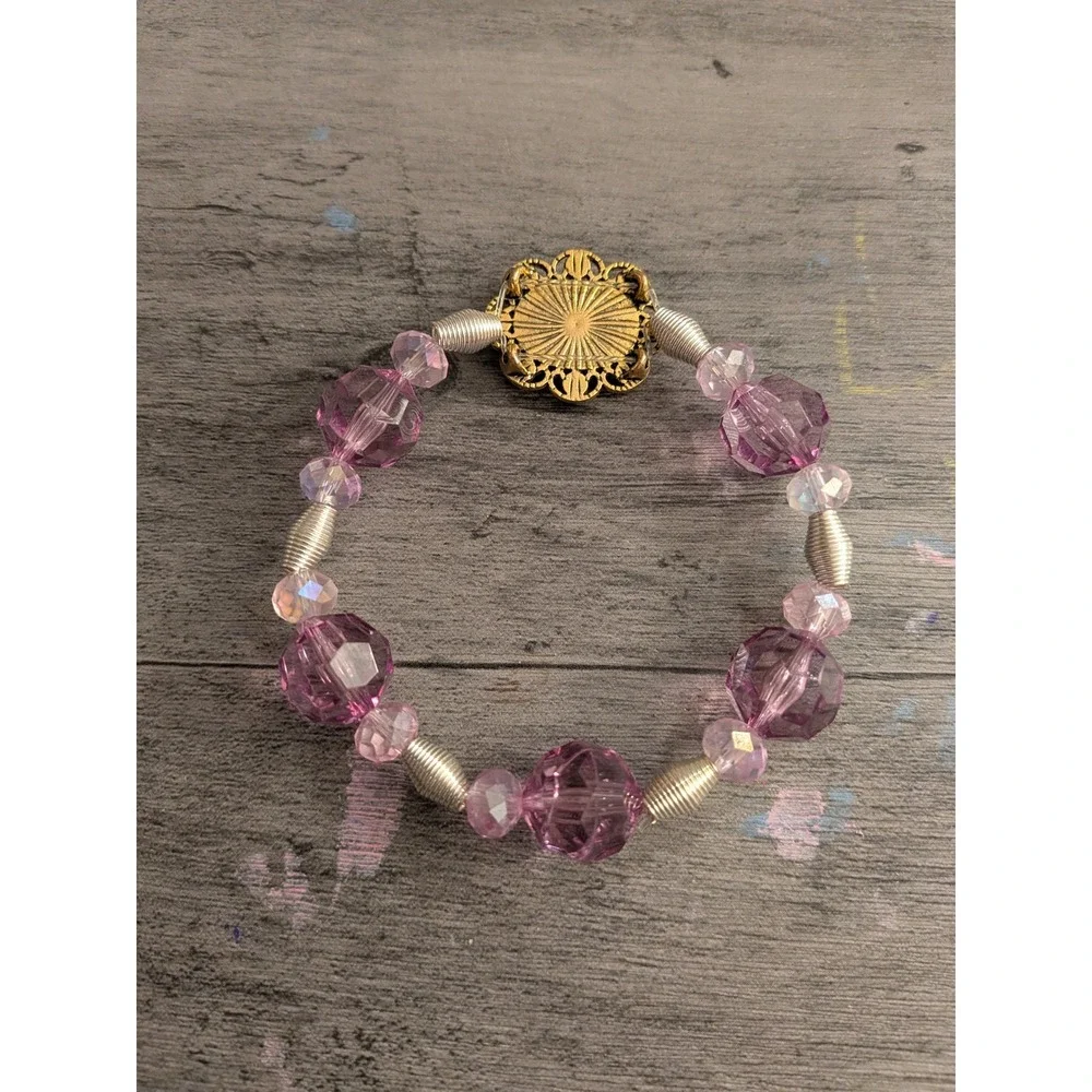 Purple Beaded Stretch Bracelet Vintage‎ Style Magenta Stone Focal 7 Inch Roll On